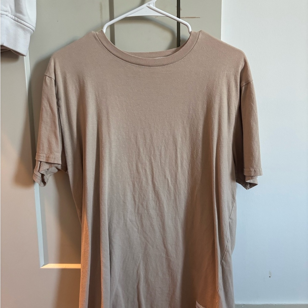 Hollister Men's Beige Short Sleeve Tee